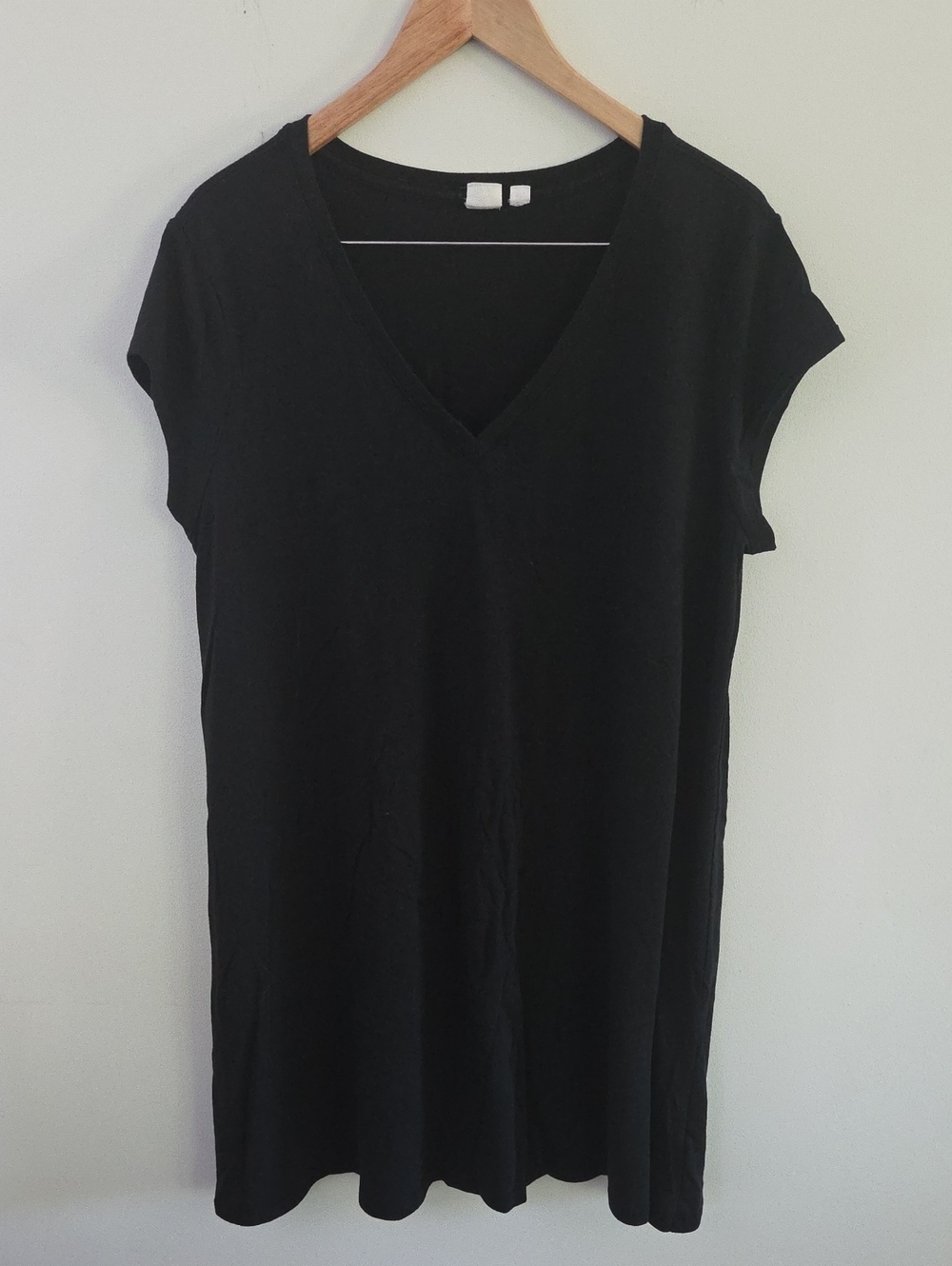 GAP Black V-Neck Cap Sleeve T-shirt Dress